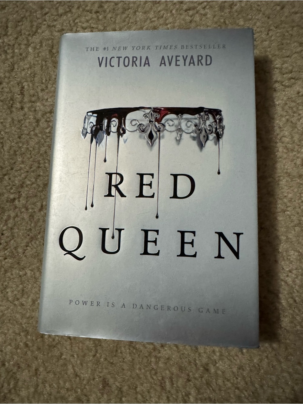 Red Queen by Victoria Aveyard - Silver Hardcover